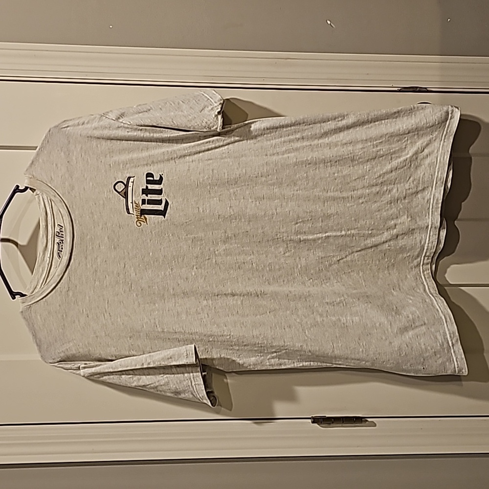 Mens large Tee LUV Miller Lite tshirt